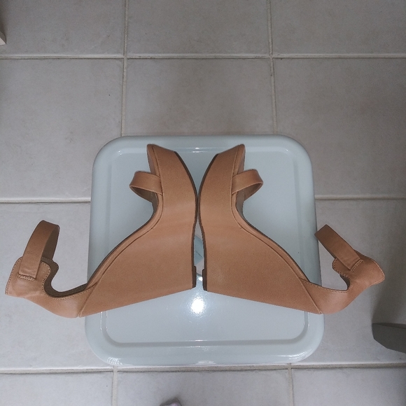 Breckelles Platform Wedges 7 Beige Pump Heels - Picture 8 of 9